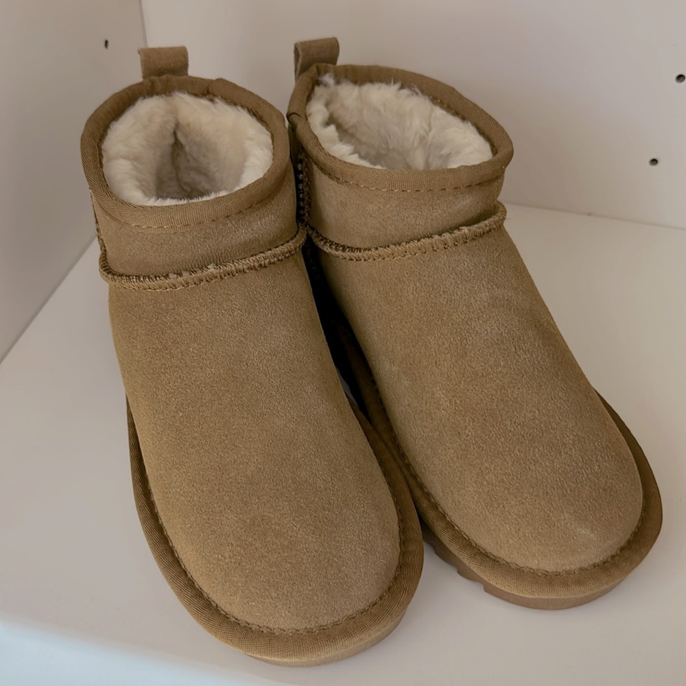 STEVE MADDEN “CABIN” TAN SUEDE BOOT. SIZE 6.0. BRAND NEW.